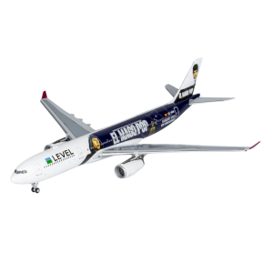 Level Airbus A330-200 "El Mago Pop" EC-NHM 1/400 Model