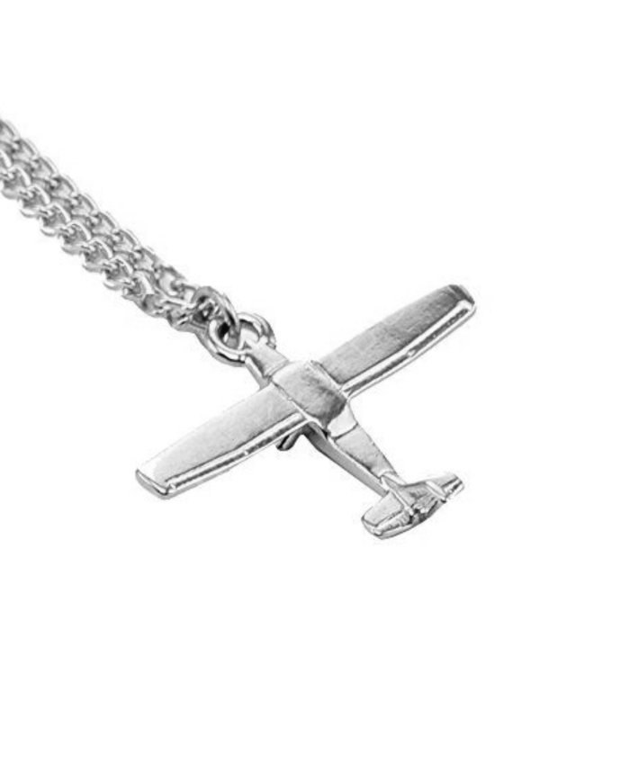 Colgante Cessna Plateado Colgantes y Pulseras Aviación  BuckerBook 29,00 € Clivedon Collection