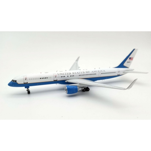 Boeing B757-200 USAF Air Force One C32-A 1/200 Model