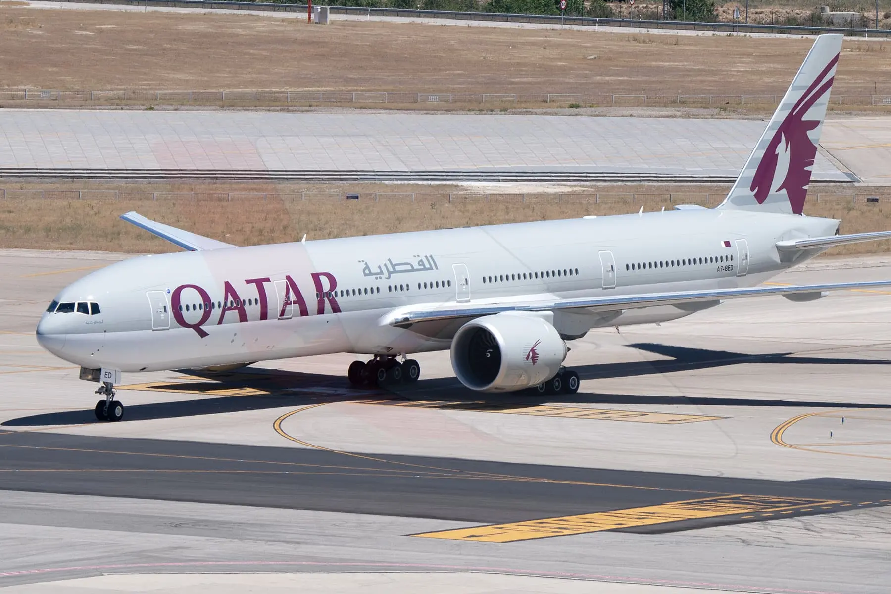 Boeing B777-300ER de Qatar Airways, los primeros aviones que llevarán el Wi-Fi de Starlink a bordo