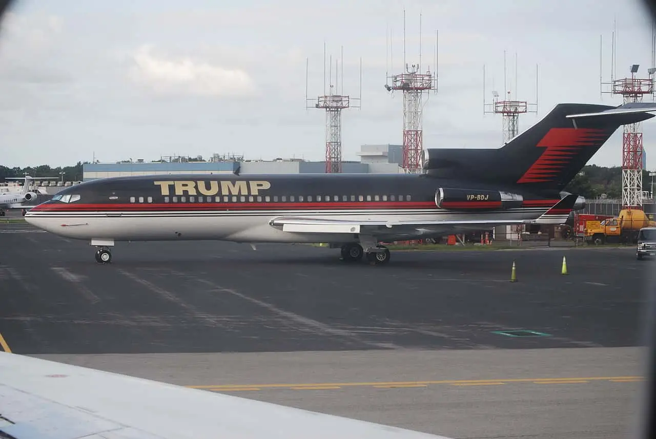 El 757-200 sustituyó a un Boeing 727-100 con matrícula VP-DBJ que llevaba volando para Trump desde el año 1997. Foto: Bill Abbott