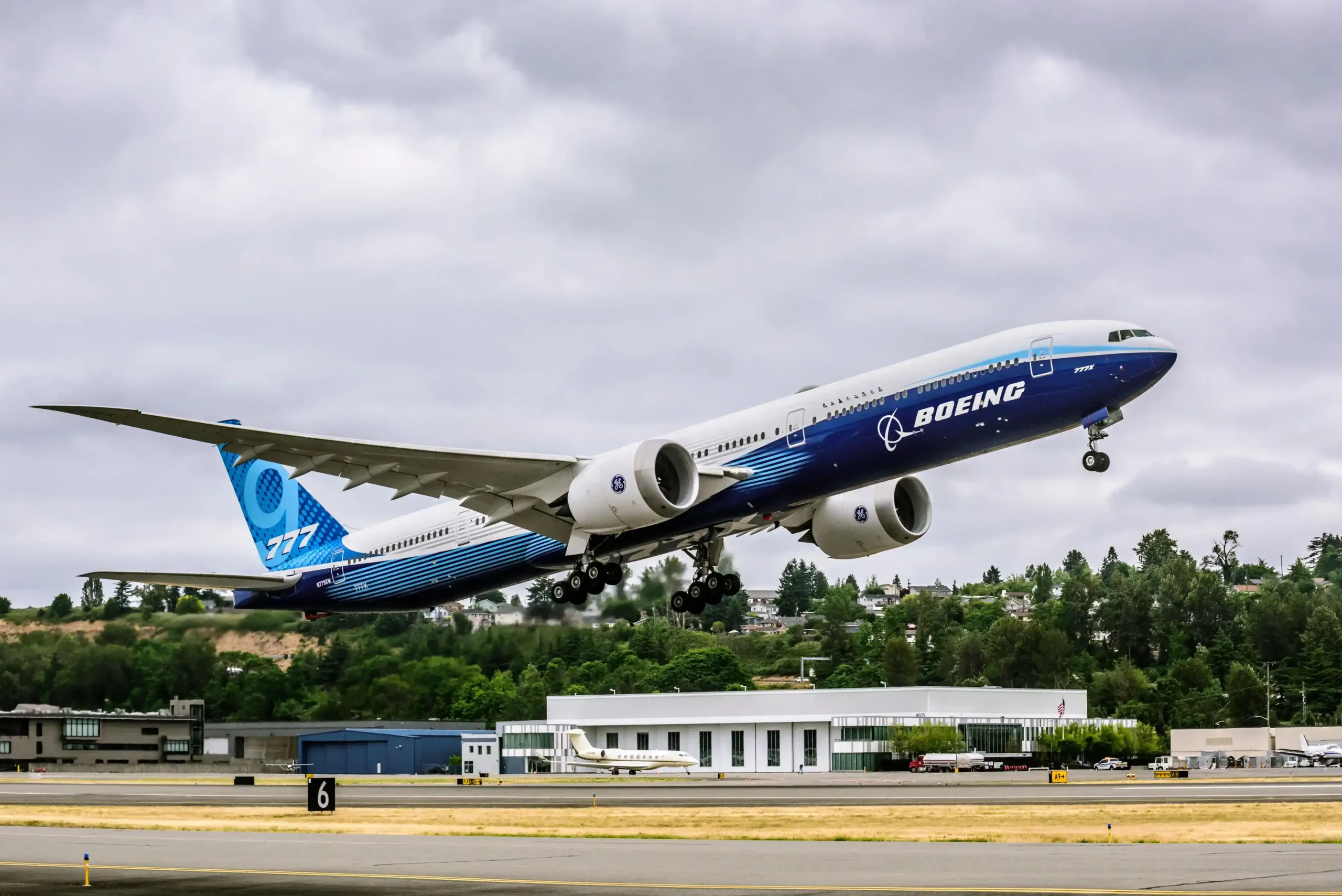 El 777-9 ha sido llevado y presentado en varios salones aeronáuticos internacionales donde ha cosechado pedidos. Foto: Boeing.