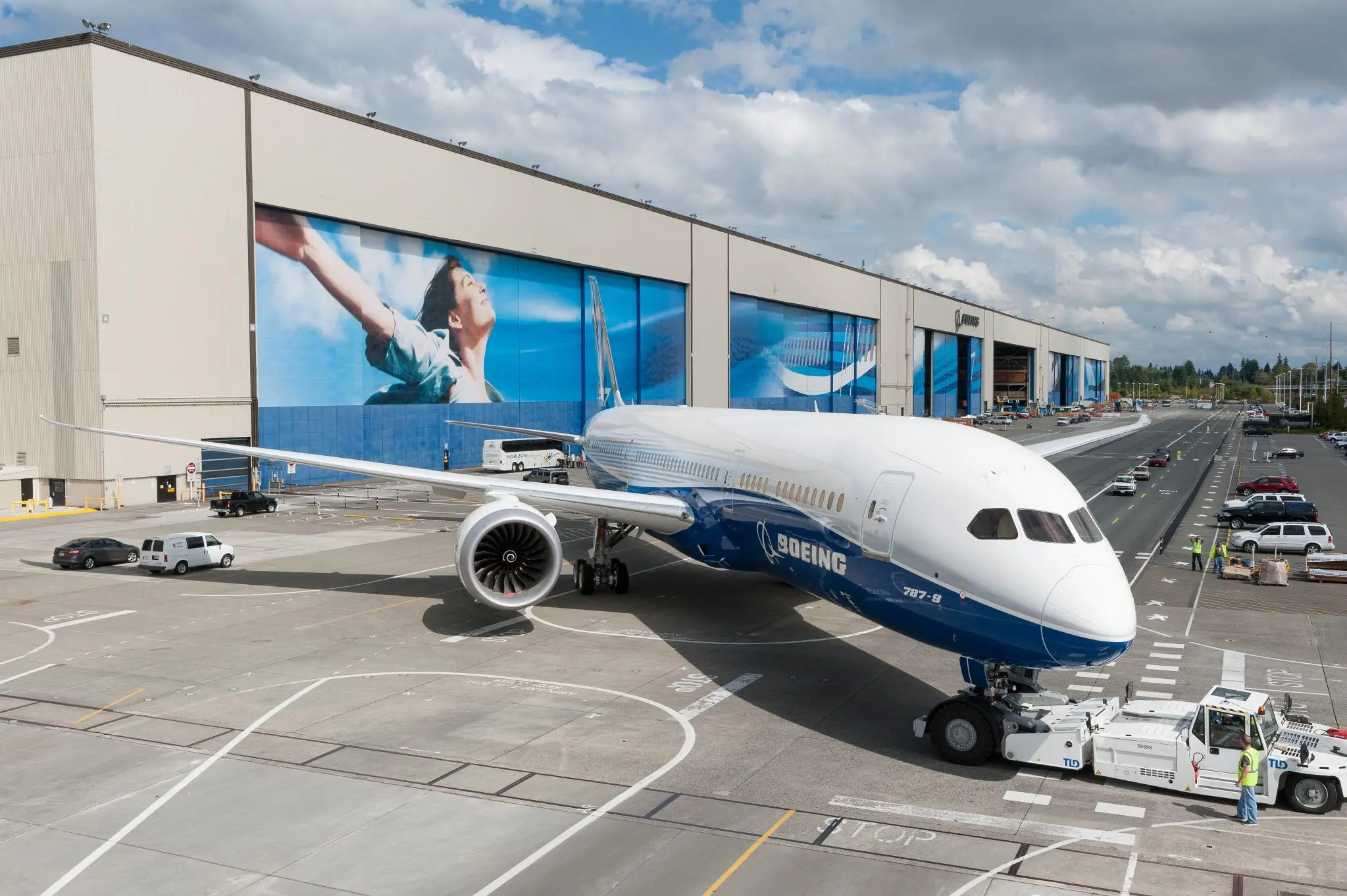 Rollout del primer B787-9 en 2013 en la factoría de Boeing en Everett. Foto: Boeing-1