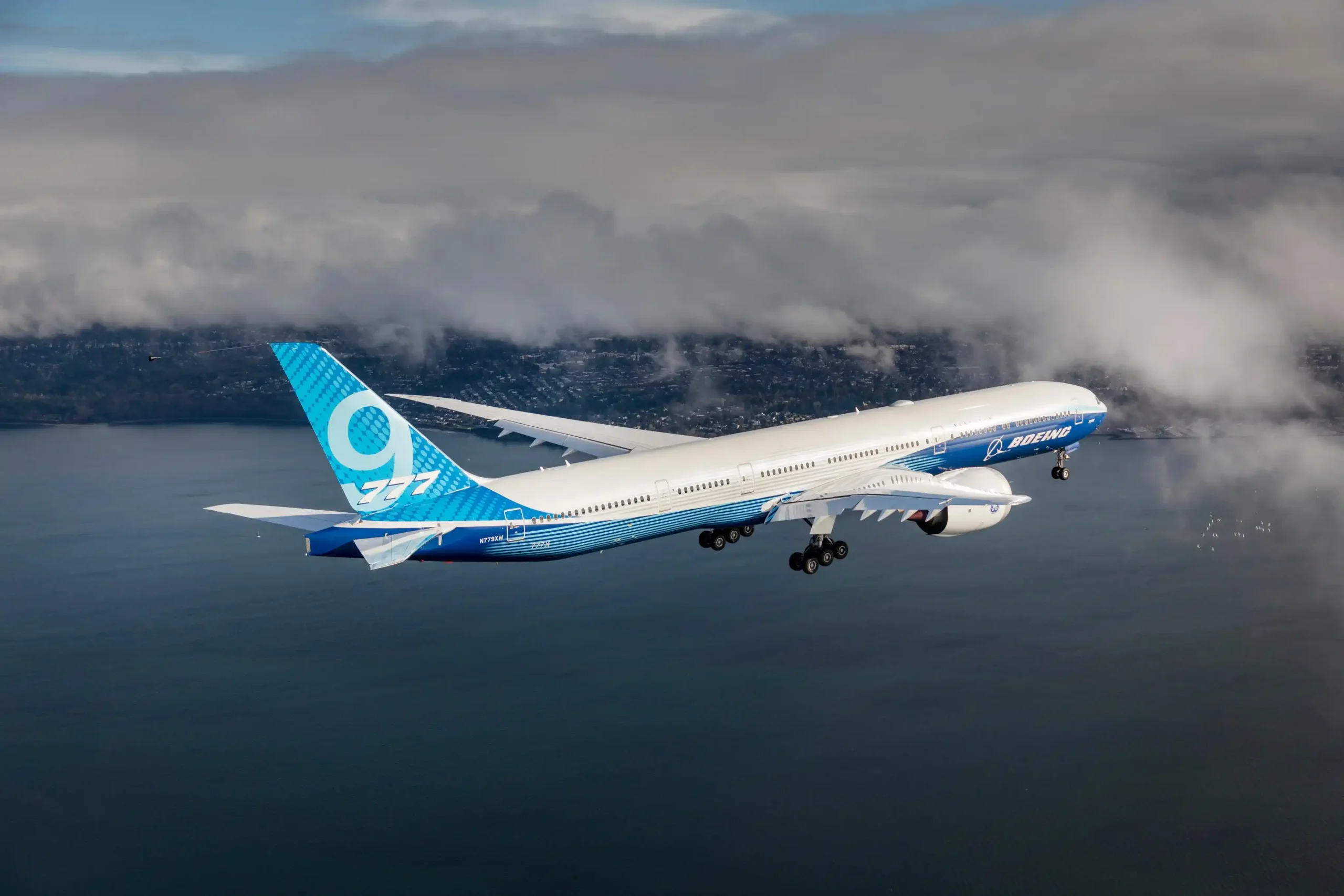 El Boeing 777-9 durante su primer vuelo en 2020. Foto: Boeing.